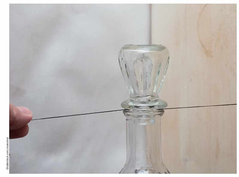 Извлечение стеклянной пробки с помощью веревки
